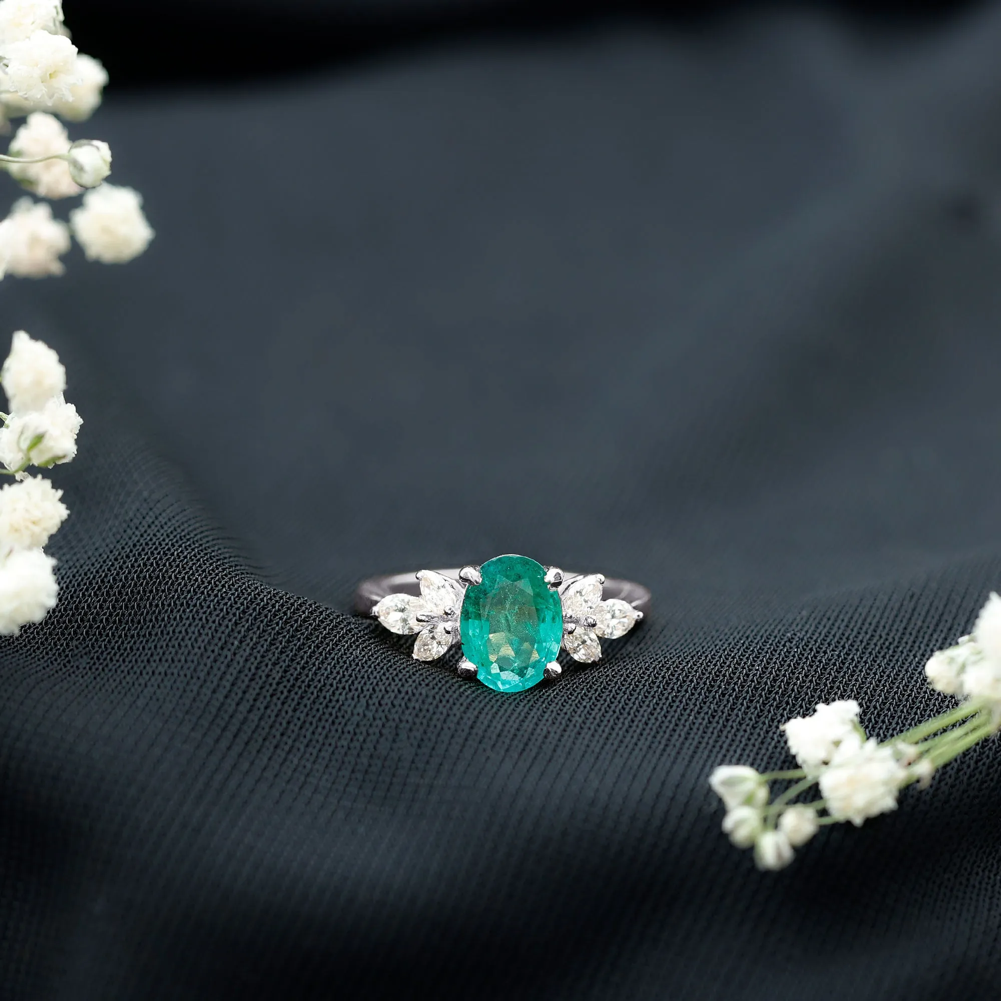 1.5 CT Oval shape Emerald Solitaire Ring with Diamond