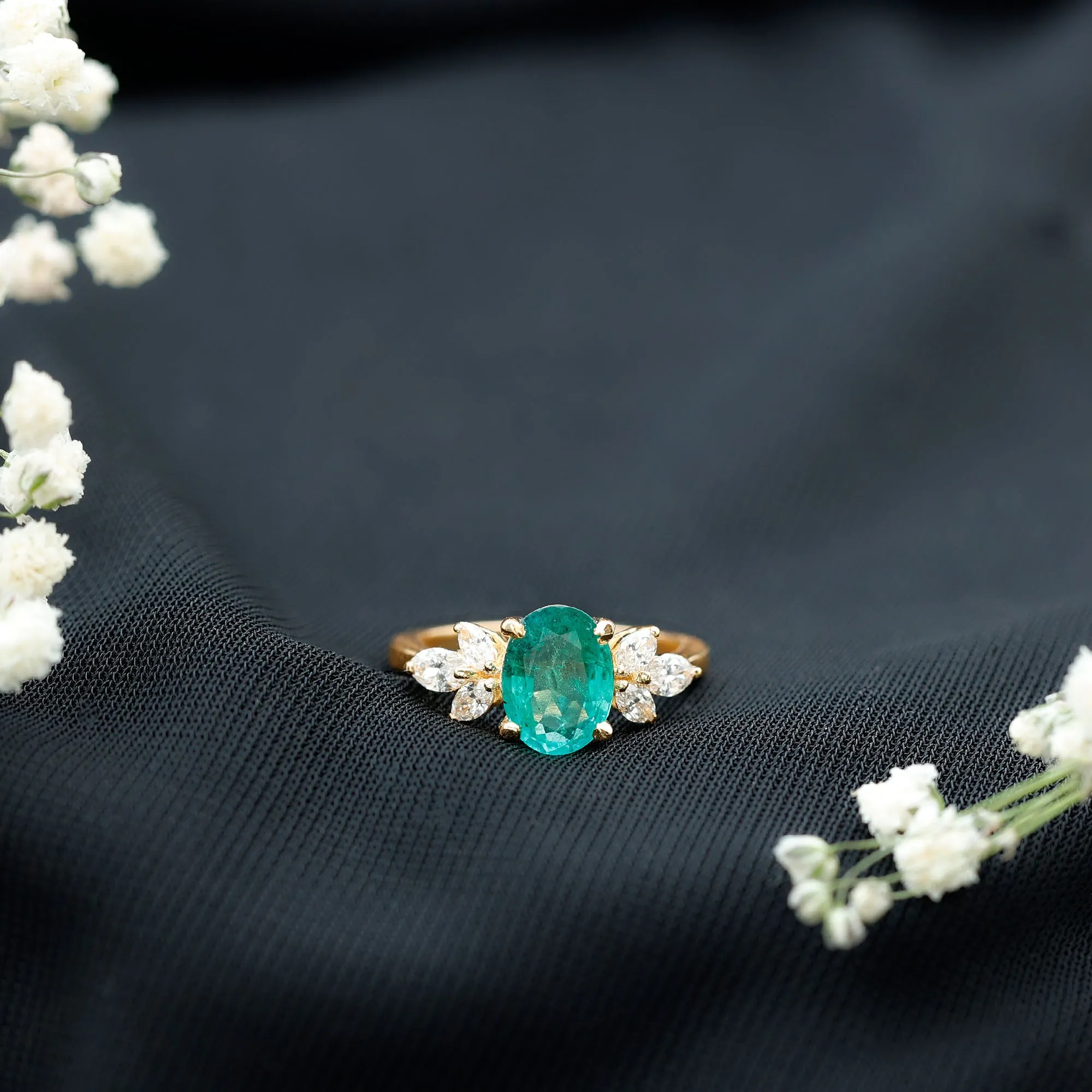 1.5 CT Oval shape Emerald Solitaire Ring with Diamond