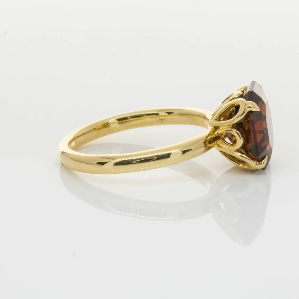 18ct Yellow Gold Garnet Octavia Ring