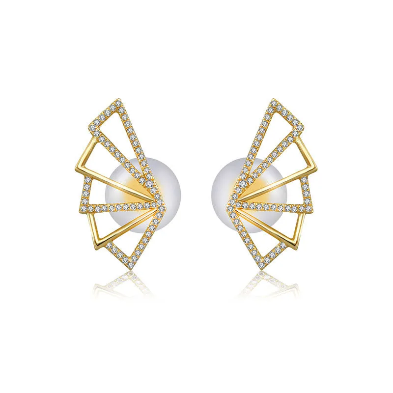 18k Gold Fan Shape Diamond Earring
