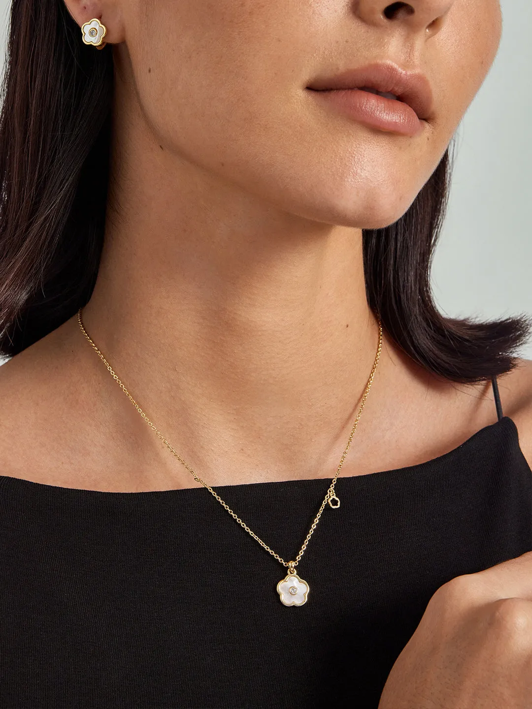 Mother Of Pearl Flower Necklace