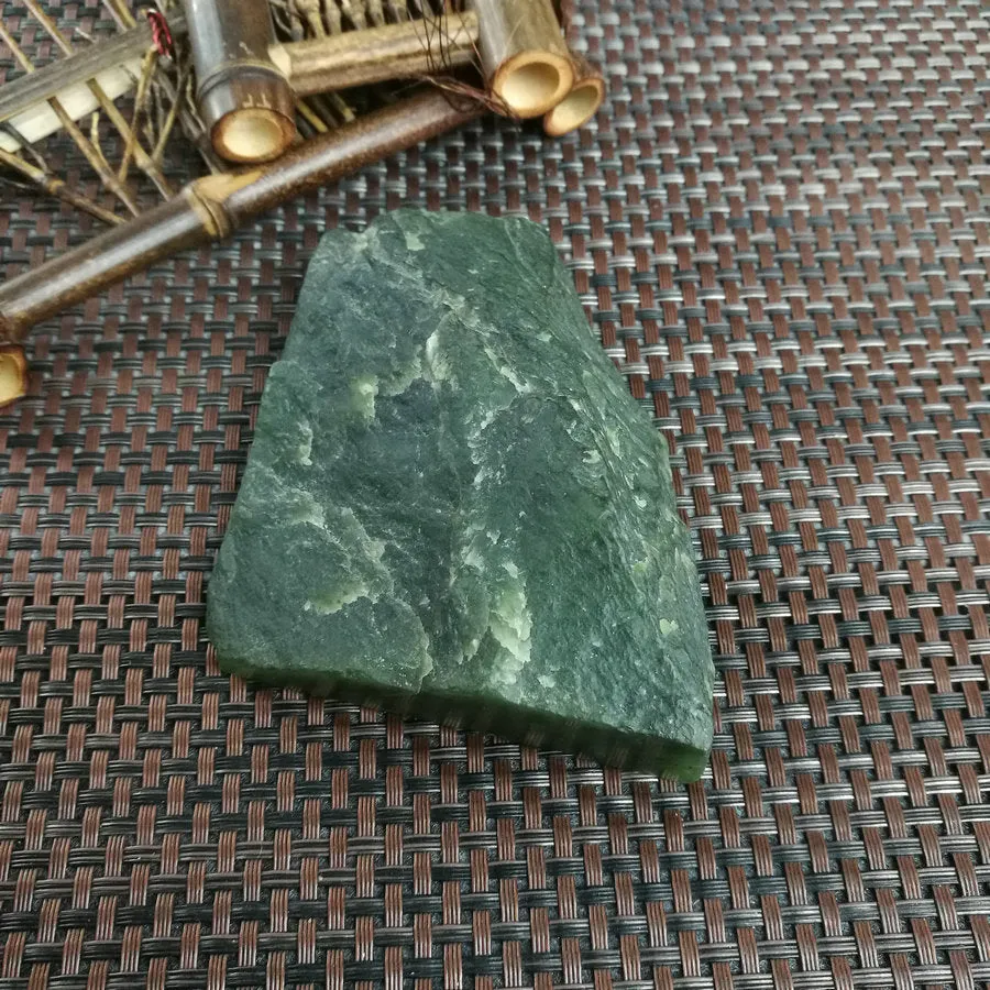 Natural Kunlun Jade Rough Nephrite Raw (348g,9X8X2.5cm)