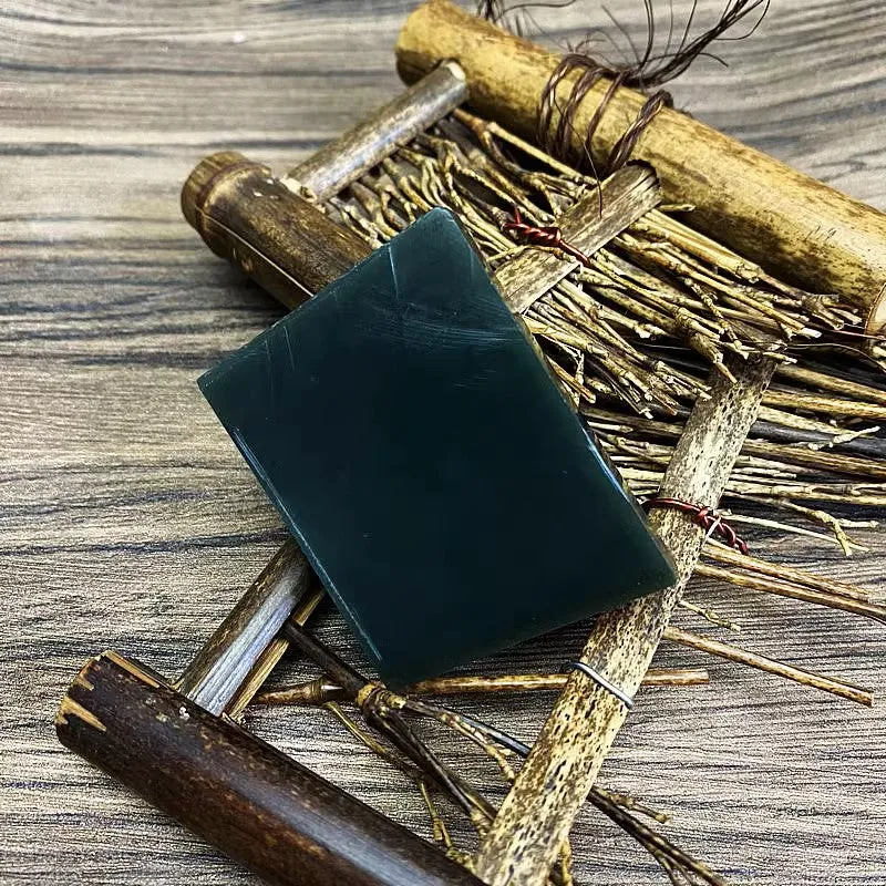 Natural Kunlun Jade Rough Nephrite Raw (69g,5.5X4.0X1.1cm)