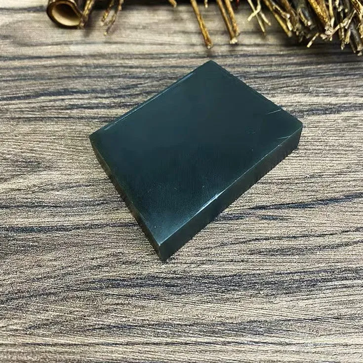 Natural Kunlun Jade Rough Nephrite Raw (69g,5.5X4.0X1.1cm)