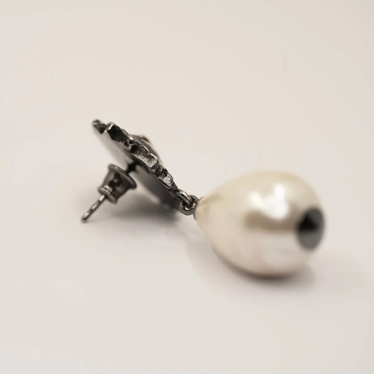 Sirius Pearl Drop earring