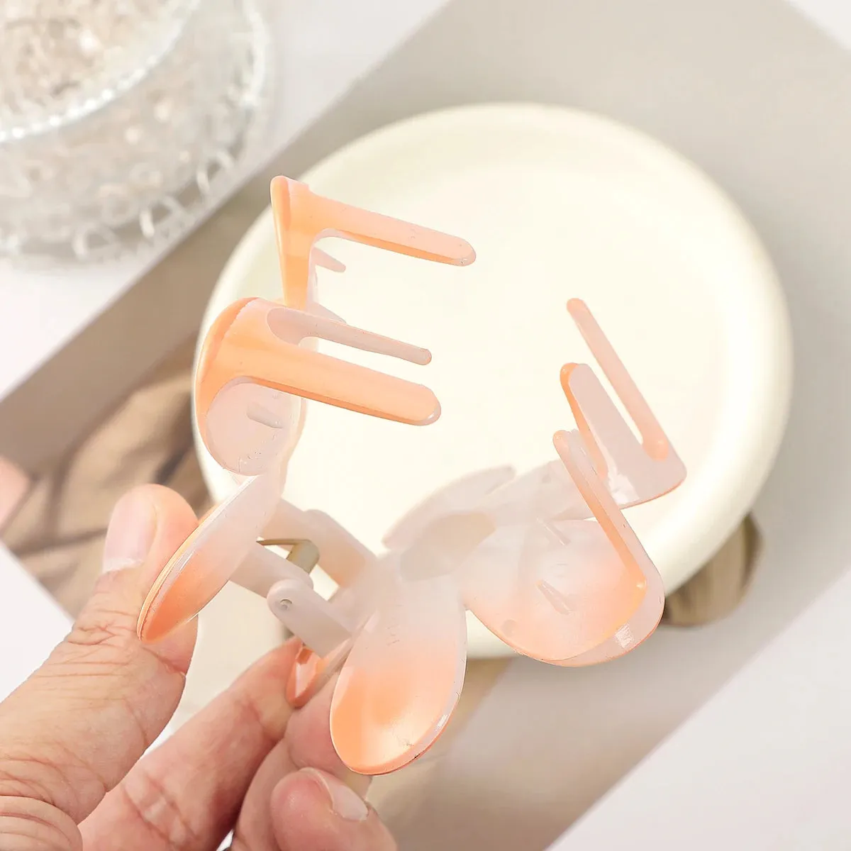 TAVIMART  -  Large Flower Claw Clips For Women Thick Hair Girls Dasiy Strong Hold Sweet Hairpins Hair Claws Crab Hair Clamps Barrette Hair Ac